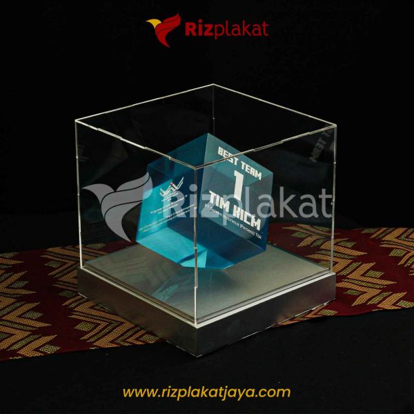 Plakat Resin 3D dalam Box Akrilik Plakat Resin 3D dalam Box Akrilik