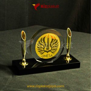 Plakat Resin Bulat Kombinasi Logam Gold