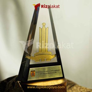 Plakat Resin Eksklusif dengan Grafir Monumen Ikonik