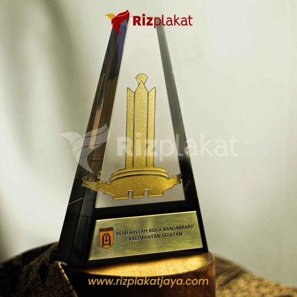 Plakat Resin Eksklusif dengan Grafir Monumen Ikonik Plakat Resin Eksklusif dengan Grafir Monumen Ikonik